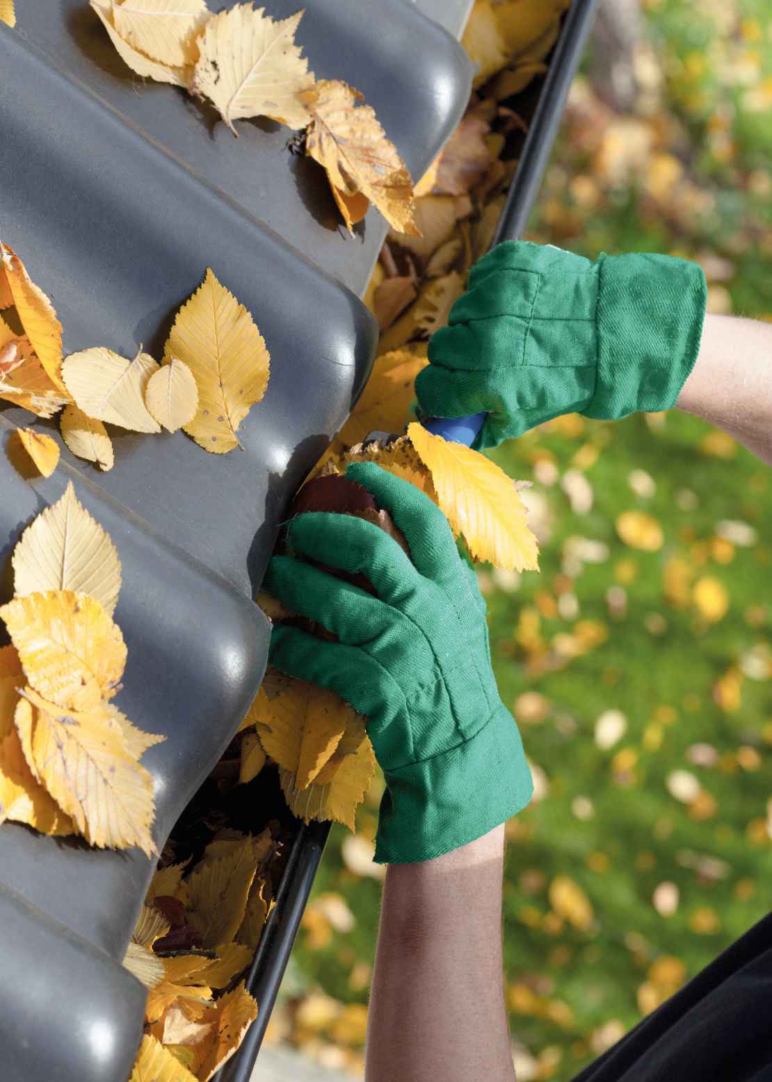 Elementy systemu rynnowego PVC KAROLINA – rynny, narożniki, leje